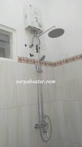Untuk mencegah kerusakan pada elemen panas, colokkan saluran listrik water heater ke steker saat tabung water heater sudah terisi penuh. Jasa Pasang Dan Service Water Heater Malang Bergaransi 2020 Surya Water Heater
