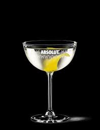 Create The Perfect Dry Martini With This Step By Step Guide Fill A Mixing Glass With Ice Cubes Add All Ingredient Dry Martini Dry Martini Recipe Mixing Glass