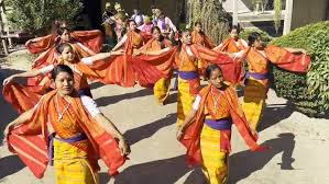 Bodo dancers and musicians take the stage - PARI