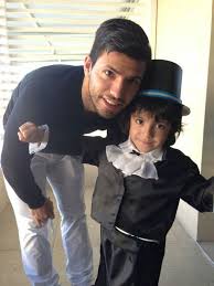 Sergio leonel agüero del castillo (buenos aires, argentina, 2 de junio de 1988), conocido comúnmente como kun agüero, es un futbolista argentino que juega como delantero y su equipo actual es el f. Sergio Kun Aguero On Twitter With Ben In His School S Play About The Argentinian Independence Day I Love You Son Http T Co Pfoeoeumgr