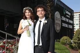 Yunus emre caddesi no:35/2 başakşehir/i̇stanbul. Cankaya Evlendirme Dairesinde Evlenen 5 Bin Ciftten Sadece 1 I Gazeteci Haberler Haberler Com