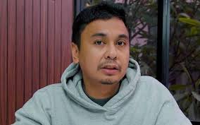 Raditya Dika Klarifikasi Usai Namanya Jadi Trending Twitter, Sertakan Bukti  Valid