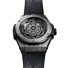 It's only right to pair it with a band that enhances its aesthetic. Hublot Big Bang Sang Bleu Limited Edition Watchtime Usa S No 1 Watch Magazine
