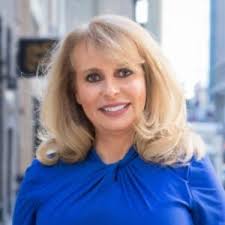 How a Schmegegge (Yiddish for a 'know-it-all') Helped me Find a New Love  for Fintech