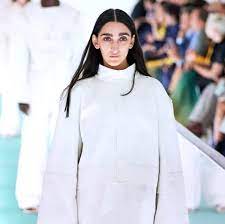 Gucci'nin yeni mankeni armine harutyunyan'a tepkiler büyüyor. Gucci Nin Yeni Modeli Dis Gorunusuyle Twitter Da Linc Edildi Son Dakika