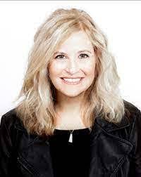 Ashley Kiziah's Instagram, Twitter & Facebook