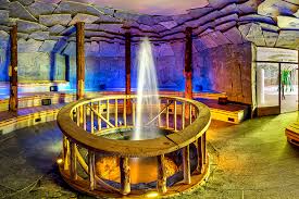 Erlebe die kombination aus ganzheitlicher wellness und gesundem. Geysir Hohle Saunawelt Ungewohnliche Orte Zum Schwitzen Und Saunieren Therme Erding Therme Erding Therme Sauna