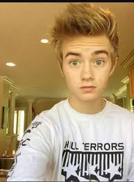 Mari Thompson (@BruhItzMari)