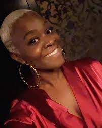 Lindsey Pace's Instagram, Twitter & Facebook