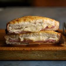Receta De Croque Monsieur El Croque Monsieur Es Un Sandwich Elaborado Con Pan De Molde Jamon Cocido Queso Y Salsa Bechamel Gratinado Recipes Food Sandwiches