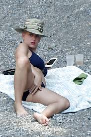 katy perry touching her pussy - 12 photos