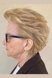 13 Best Hairstyles For Women Over 50 With Glasses Womens Hairstyles Cool Hairstyles Blonde Pixie Hair