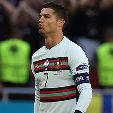 He went on to win three successive premier league titles, the fifa club world cup, and the uefa … Bericht Ronaldo Denkt An Real Ruckkehr