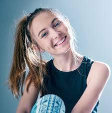 Rosie Ward's Instagram, Twitter & Facebook