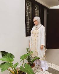 Erornya cuma ke satu akun lagi dan pas banget yang kena unfoll sii. Putri Anne Biodata Profil Fakta Agama Umur Karir Dailysia