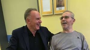 November 75 jahre alt, der. Fc Bayern Karl Heinz Rummenigge Besucht Gerd Muller Zum 71 Geburtstag Fc Bayern