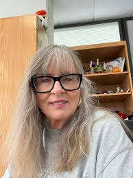 This made me so happy. I love seeing women embracing who they are at every  phase of life. ❤️