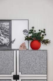 大朴 羽果设计 纵享静谧水居 邂逅灵动优雅艺术 现代售楼处 发现世界优质案例in 2021 gallery wall home decor console styling