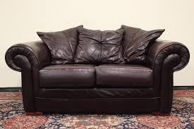 La profondità ideale di un divano salvaspazio dovrebbe essere tra gli 85 e i 95 cm. Divano Modello Chesterfield Chester Originale Inglese 2 Posti Pelle Marrone Ebay