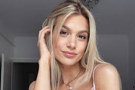 Fanni weisz is a 27 year old hungarian model. Valik Weisz Fanni