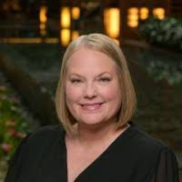 Lisa Kennon's Instagram, Twitter & Facebook