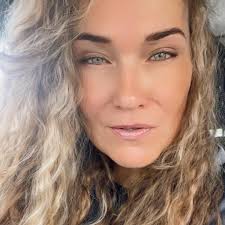 Who can help with bathroom and bedroom renovation in Winnipeg?