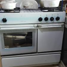 Kompor listrik 1 tungku hemat listrik ini dilengkapi dengan fitur pengaman auto off serta timer 24 jam. Dapur Gas Cooker Dgn 4 Burner Tungku 3 Layer Oven Kitchen Appliances On Carousell