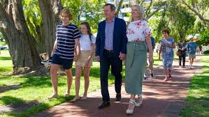 Sydney beauty therapist kristin fisher hasn't seen family in wa for 8 months she is among tens of thousands separated from loved ones by border shutdown ms fisher has called premier mark mcgowan a. State Election 2021 Premier Mark Mcgowan Says He Will Not Hesitate To Put Hard Border Back Up The West Australian