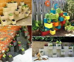 Los bloques de hormigón son muy prácticos para formar una cama elevada de cultivo. Pin De Kichy En Garden Ceniza Jardin Bloque Bloques De Cemento Ideas De Jardineria