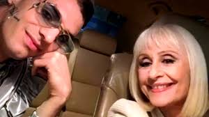 Cuando calienta el sol — raffaella carra. A Raccontare Comincia Tu Achille Lauro Ospite Anticipazioni Show Carra