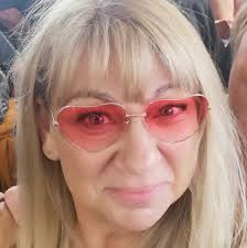 Hi, can anyone recommend anywhere that replaces zips in jackets please?