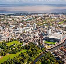 Capitale du pays de galles, née de la révolution industrielle, cardiff est aujourd'hui une ville à taille humaine, dynamique et attachante, une belle vitrine pour le pays de galles. Villes Principales Du Pays De Galles Wales Com