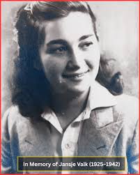 ↪️I remember when Paprika was born😭