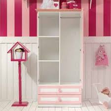 Belis rose bebek odası;üç kapılı rose dolap,büyüyen beşik ve şifonyerden oluşmaktadır.mini takım ise ; Belis Tr4350c Rose Bebek Dolabi Beyaz Pembe Ilke Bebe