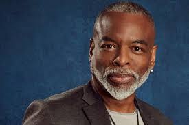 Robin Darty's Instagram, Twitter & Facebook