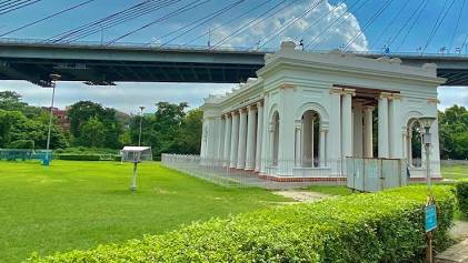 Prinsep Ghat framed by Vidyasagar Setu, AI generated