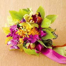 Tropical wedding flowers consist of orchids and stunning emerald greens. Tropical Wedding Flowers Topweddingsites Com