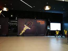 Cinemacity è il multiplex di ravenna che vanta ben 12 sale, con film in lingua originale, spettacoli ed eventi in diretta. Cinema City Rm Valcea Din 10 Mai In Ramnicu Valcea Shopping City Top Advertising Valcea