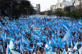 The ethnography of argentina makes this country, along with other areas of relatively modern settlement like united states, canada, brazil, australia or new zealand, a crisol de razas. Pocketbook Woes Drive An Unlikely Comeback In Argentine Presidential Race The New York Times