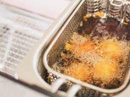7 Tips Menggoreng Dengan Teknik Deep Frying Agar Masakan Renyah
