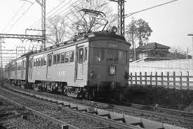 大私鉄京王線の昔の電車の写真を並べても面白味がないが この中型車だけは別であった 他の車両と違って5両編成の動的な魅力と 切り離せば地方私鉄がイメージされる静的な魅力があった 都会電車京王線もまるで地方私鉄のような雰囲気があった 鉄道 写真