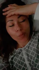 Buenos días.. está lloviendo y no me quiero levantar de mi cama #DiaFeriado  #humor #parati #saludos #SoyUnDesastre universal