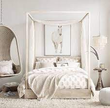 20 Pretty Horse Themed Bedroom For Your Inspirations Bedroom Bedroomdecor Bedroomdecorideas White Bedroom Decor All White Room Off White Bedrooms