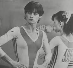 Nadia elena comăneci ist eine ehemalige rumänische kunstturnerin, die 1976 in montreal mit nur 14 jahren dreimalige olympiasiegerin wurde . Nadia Comaneci Bestatigt Was Wir Die Ganze Zeit Sowieso Schon Wussten Trends Bibamagazine Seite 38