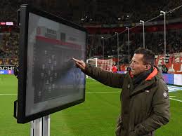 Lothar matthäus, the german world champion of 1990 and a german football myth, analyses all the action on and off the pitch in four exclusive columns distributed during the euro event. Fc Bayern Munchen Was Lothar Matthaus Mit Thomas Muller Machen Wurde Fussball