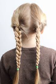 Keep it simple and effortless by sectioning hair down the middle and braiding the hair starting at the base of the neck. 5 Minute Hairstyles For School Learn How Fynes Designs