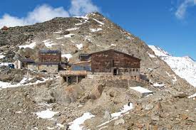 From the similaunhütte over the niederjoch glacier and west ridge. Otztal Trek Etappe 13 Bergfex Fernwanderweg Tour Sudtirol