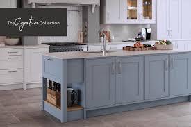 Statement island and hidden storage solutions in this modern shaker kitchen. Marlborough Silk Painted Shaker Kitchen Masterclass Kitchens