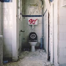 using a public bathroom in spain