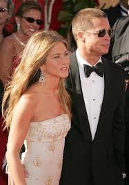 She also gathered her girlfriends yet again when she and theroux. Jennifer Aniston Et Brad Pitt Foto De Boda Jennifer Aniston Wedding Dress Brad Pitt And Jennifer Brad Pitt Jennifer Aniston